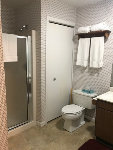 Bathroom 4, Jiminy Peak Mountain Resort, Berkshire