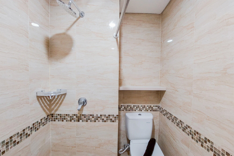 Bathroom 4, Homey And Minimalist Studio Apartment B Residence, South Tangerang