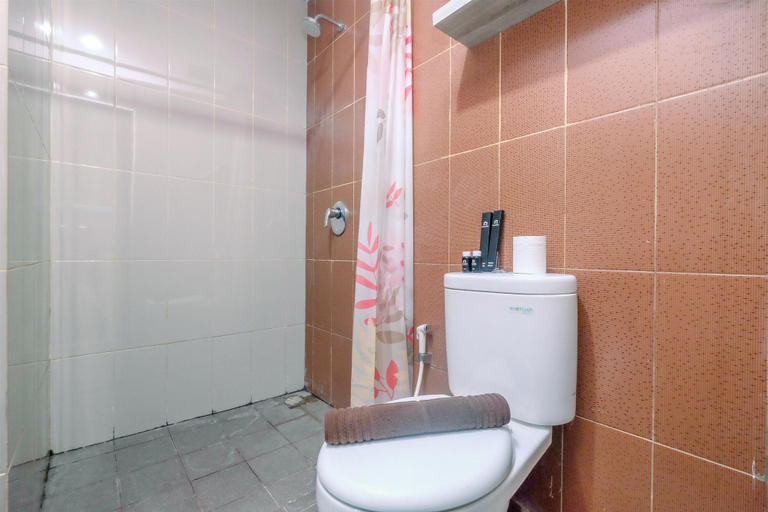 Bathroom 4, Nice And Comfort 2Br Apartment At Atlanta Residences, Depok