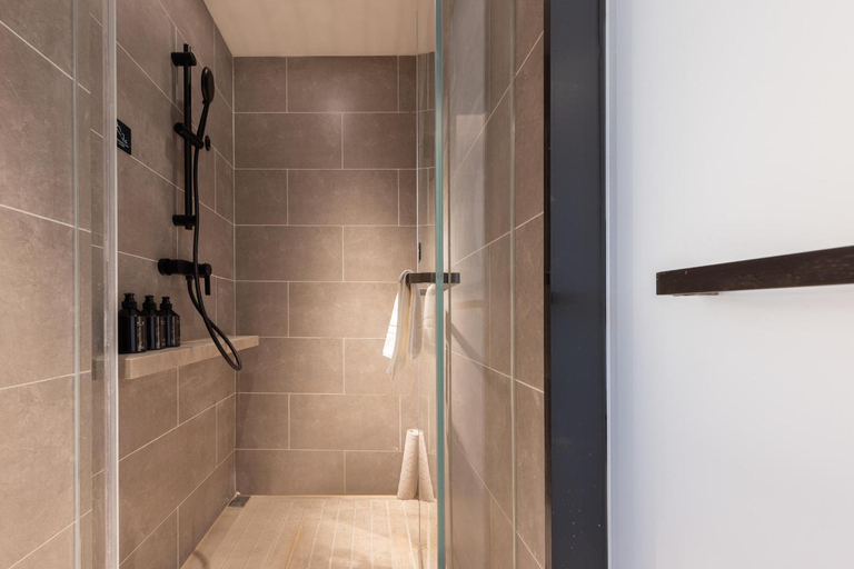 Bathroom 3, Atour Hotel Hangzhou Xiaoshan Railway South Station Xiaoshao Road, Hangzhou