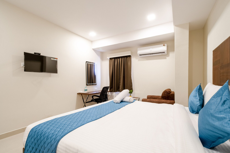 Bedroom 2, Monday Hotels - Swarna's The Capital, Krishna