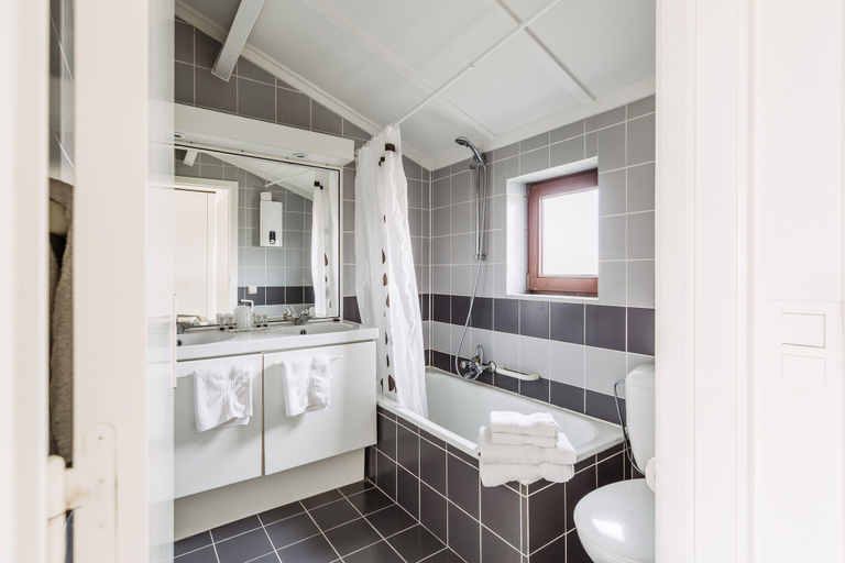 Bathroom 3, C-Hotels Zeegalm, West-Vlaanderen