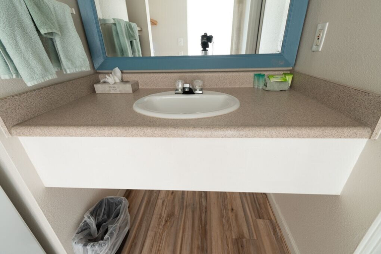 Bathroom 4, Ocean Villa Inn, San Diego