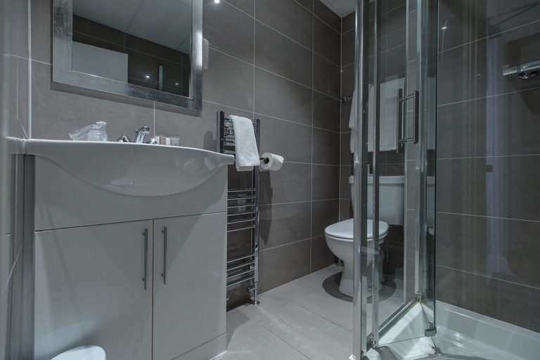 Bathroom 4, Kensington Gardens Hotel, London