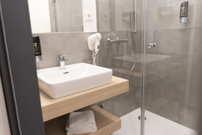 Bathroom 5, Signature Hotel Skarv, Pinneberg