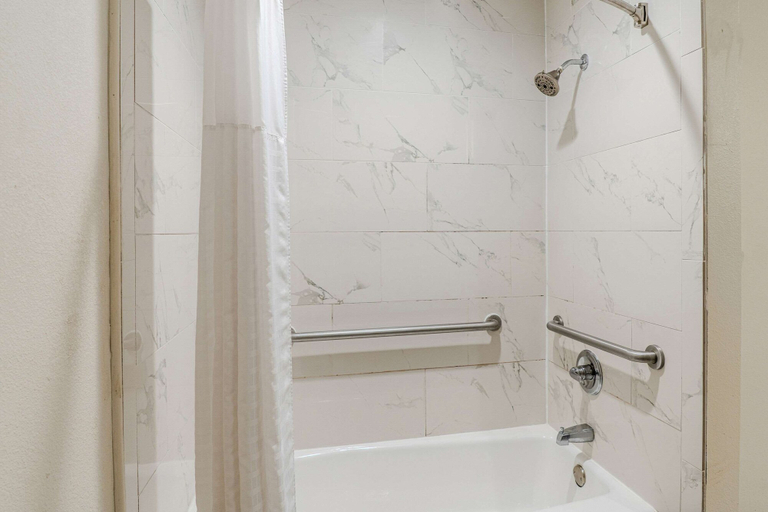Bathroom 4, Quality Inn Rockport on Aransas Bay, Aransas