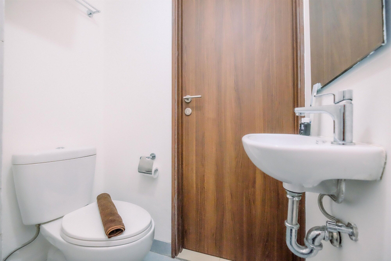 Bathroom 3, Modern Look Studio Lrt City Sentul - Royal Sentul Park Apartment, Bogor