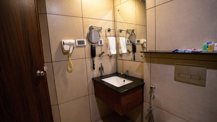 Bathroom 4, Hill View Munnar, Idukki