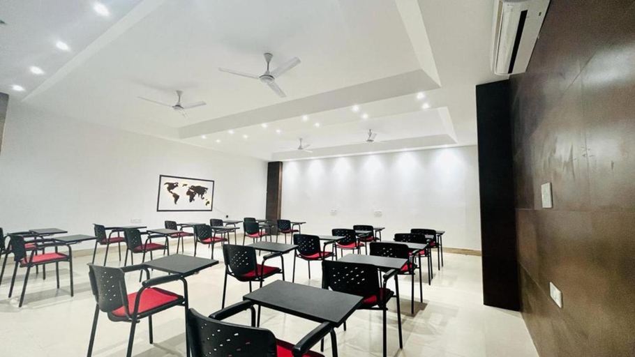 Food & Drinks, BluO Studio2 DLF Cybercity - Balcony, Gym TT, Lift, Gurgaon