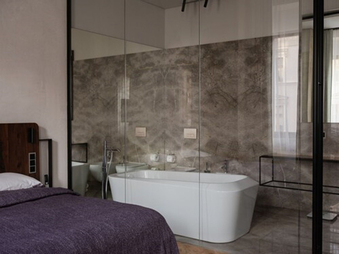 Bathroom 12