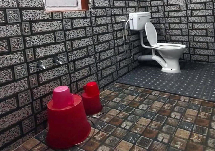 Bathroom, Pahar Ghar Kalimpong, Darjiling