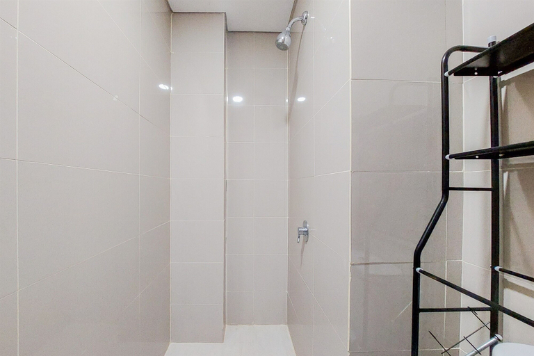 Bathroom 3, Cozy Stay Studio Room Apartment At B Residence, Tangerang Selatan