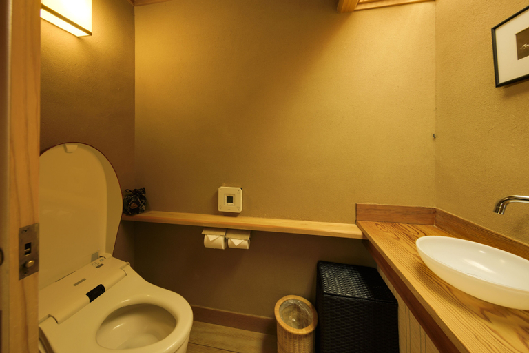 Bathroom 11