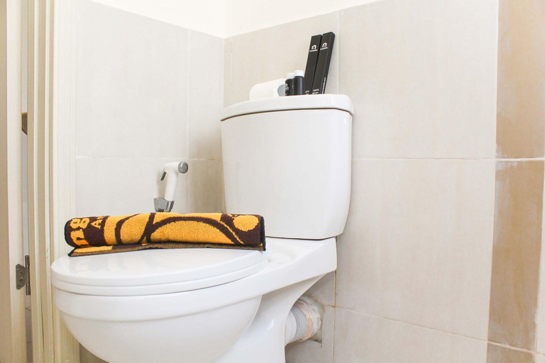 Bathroom 2, Good Choice 2Br Meikarta Apartment, Cikarang