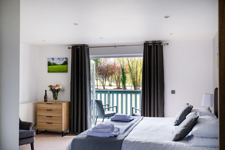Bedroom 2, The Vale Golf & Country Club, Worcestershire