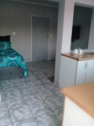 Others 4, TL YAHWEH GUEST HOUSE, Ekurhuleni