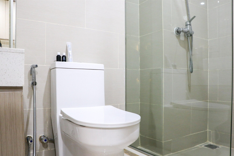 Bathroom 4, Brand New Studio Room At Daan Mogot City Apartment, West Jakarta
