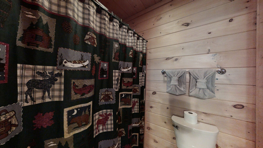 Bathroom 3, Karen's Cabin, Sevier