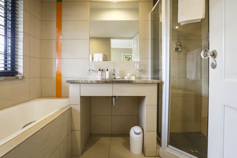 Bathroom 4, Orange Inn Knysna, Eden