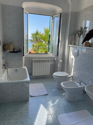 Bedroom 1, Maniman, Savona