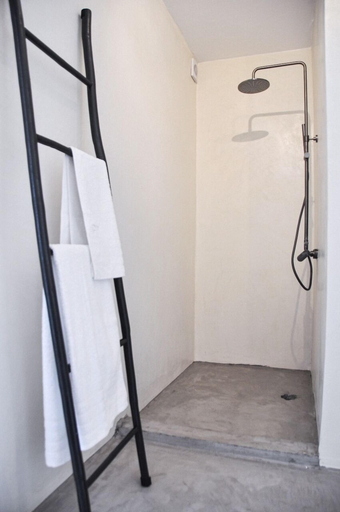 Bathroom 4, Cave Suite, South Aegean