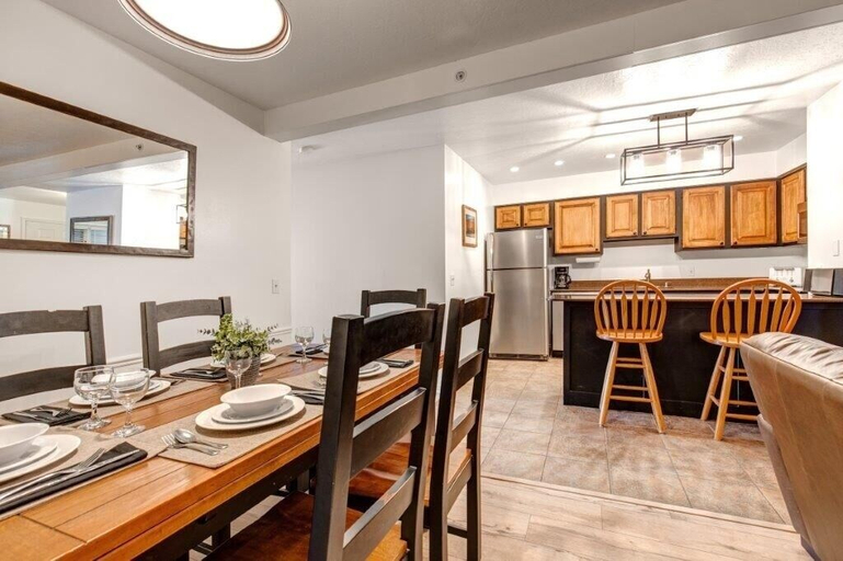 Dining 4, Suncreek A-7 2 Bedroom Condo by RedAwning, Summit
