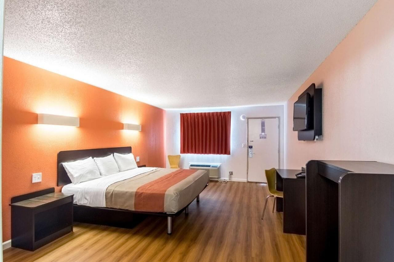 Bedroom 4, Whitten Inn, Custer