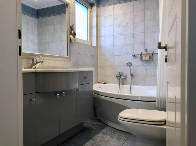 Bathroom 4, Villa Dolphin Akrata, West Greece
