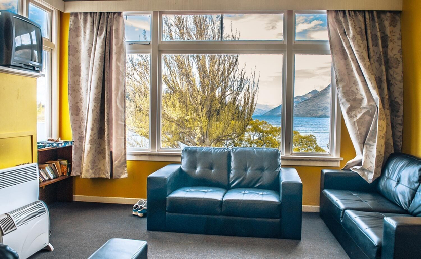 Others 4, Lakeside Backpackers, Queenstown-Lakes