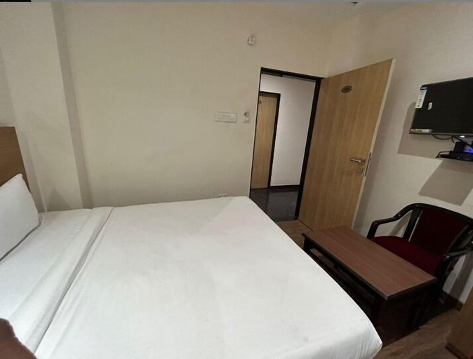 Bedroom, Hotel Simran Regency, Raipur
