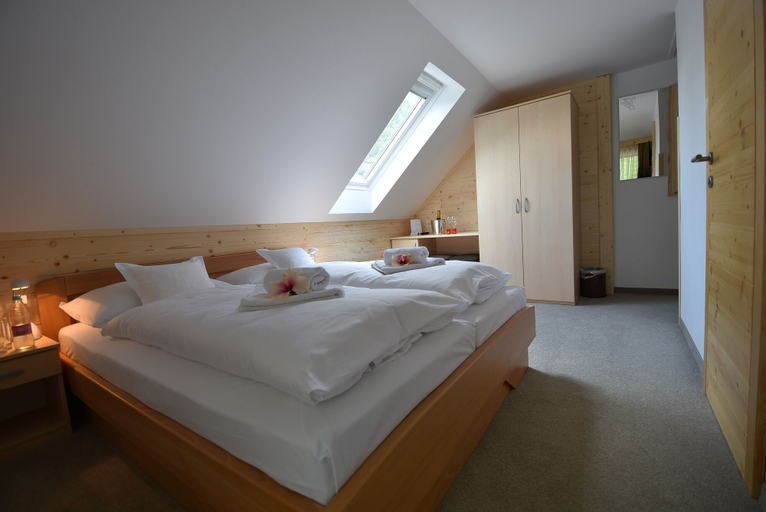 Bedroom 2, PRIVILLAGE STARE - B&B, Villa and Chalet Resort, Bohinj