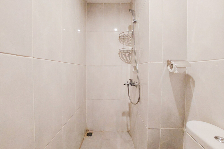 Bathroom 3, Nice And Simply Look 2Br At Serpong Garden Apartment, Tangerang