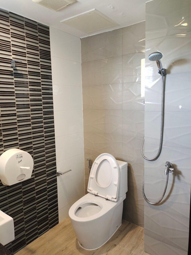 Bathroom 4, Qoo Hotel, Muang Buri Ram