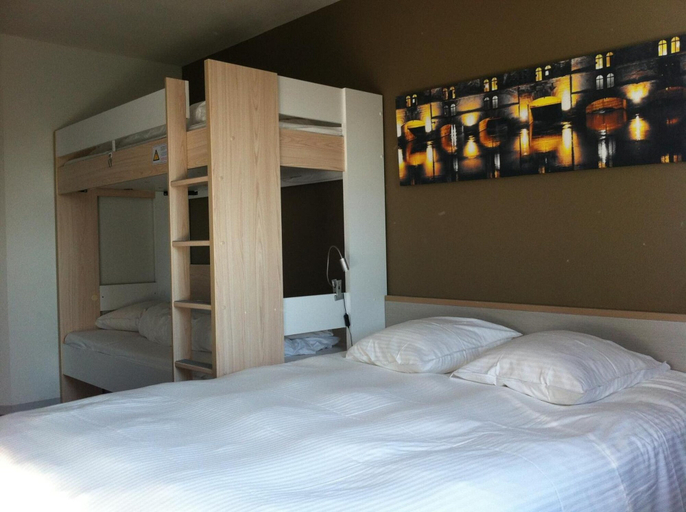 Bedroom 3, Als Hotel, Haut-Rhin
