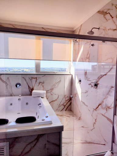 Bathroom 4, Hotel Italia, Paranavaí