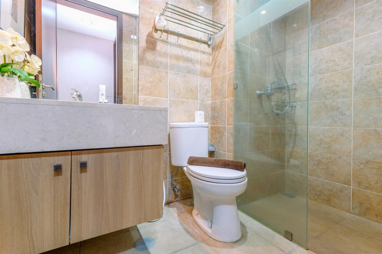 Bathroom 4, Spacious 3Br At Kemang Village Apartment, Jakarta Selatan
