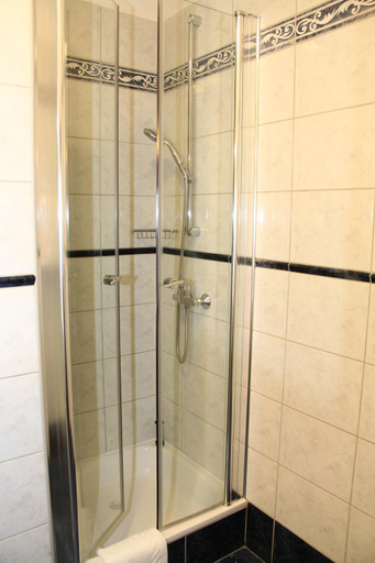 Bathroom, Hotel Ozd, Ózdi