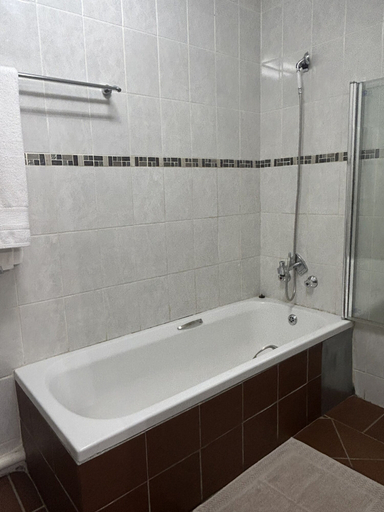 Bathroom 4, Pebble Fountain Guesthouse, City of Tshwane