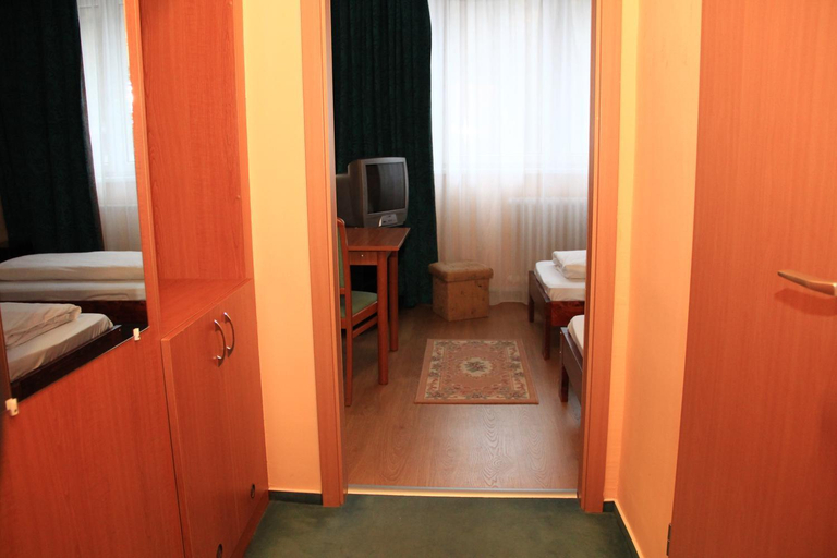 Bedroom 3, Hotel Ozd, Ózdi