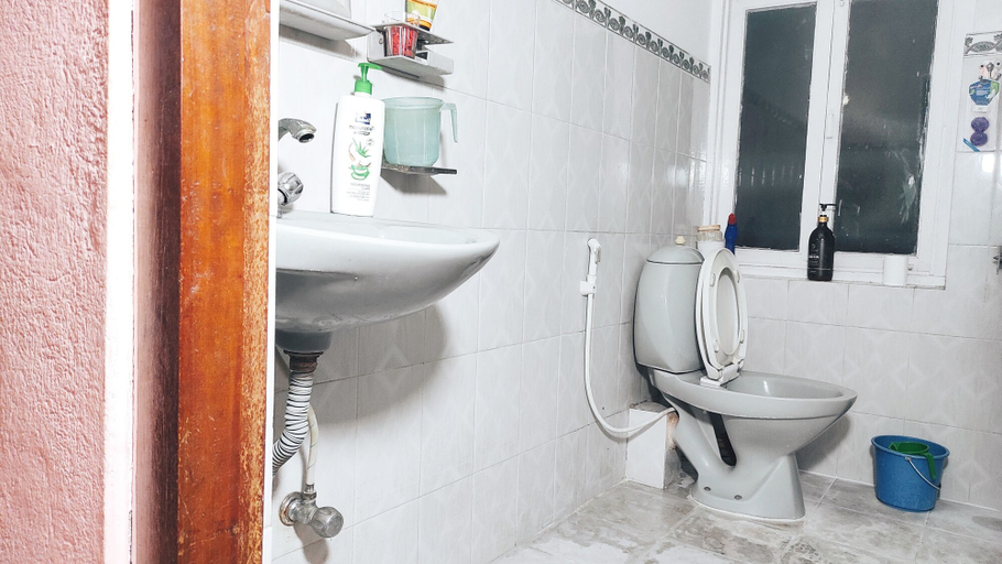 Bathroom 3, Budget Backpackers Hostel, Bagmati