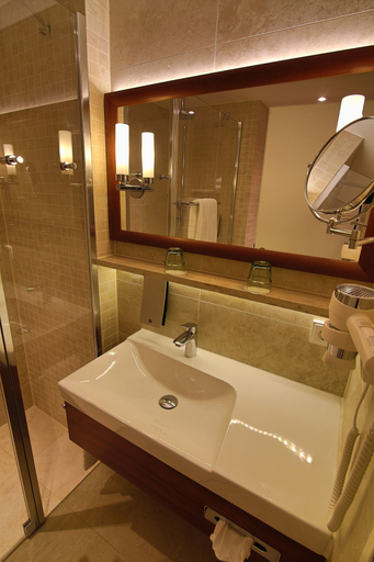 Bathroom 5, Das Karl (ehem. IBB Hotel Ingelheim), Mainz-Bingen