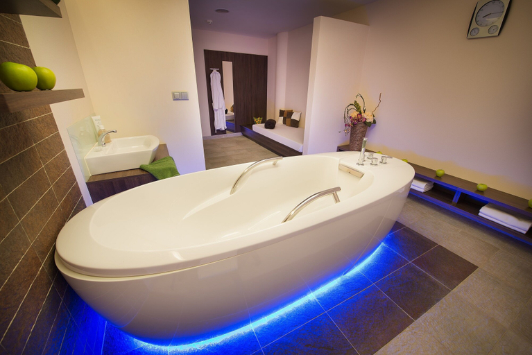 Bathroom 5, Wellness Hotel Diamant, České Budějovice