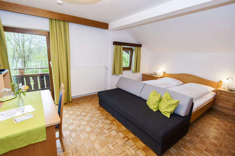 Bedroom 2, Pension Leuprecht, Reutte