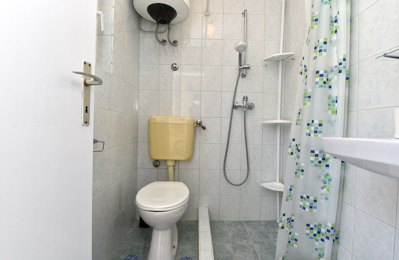 Bathroom 3, Apartment 1410, Premantura