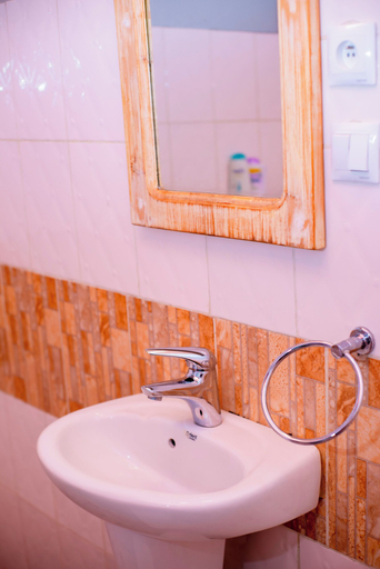 Bathroom 3, Little birds paradise, Musanze
