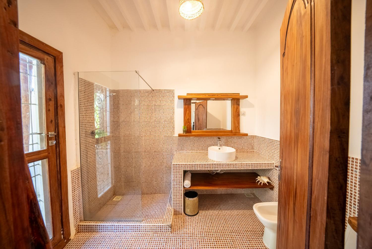 Bathroom 3, Beachfront Turtle House with Private Pool ZanzibarHouses, Kaskazini 'B'