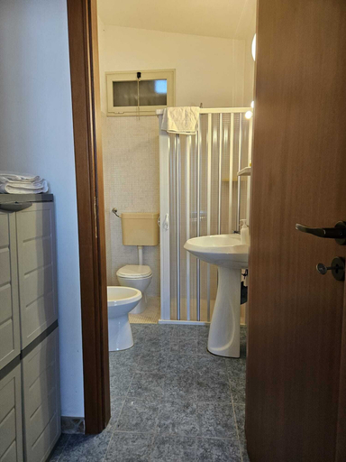 Bathroom 2, Sicilia Bella, Trapani