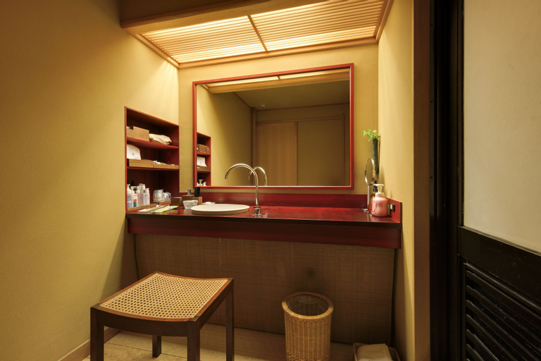 Bathroom 13