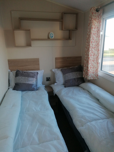 Bedroom 2, 4-bedroom Caravan/static Home in Clacton-on-sea, Essex
