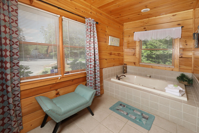 Bathroom 3, Majestic Manor - Five Bedroom Cabin, Sevier